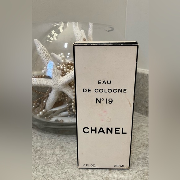 VINTAGE Chanel EAU De Cologne N•19 8 FL OZ - Picture 3 of 6